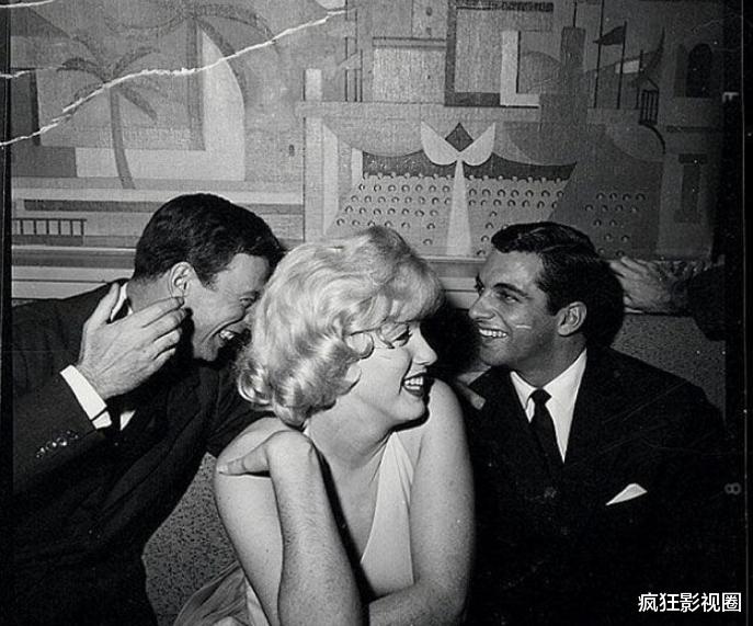 玛丽莲·梦露|“好莱坞花花公子”的荒唐史：靠梦露成亿万富翁，死后葬在她身边