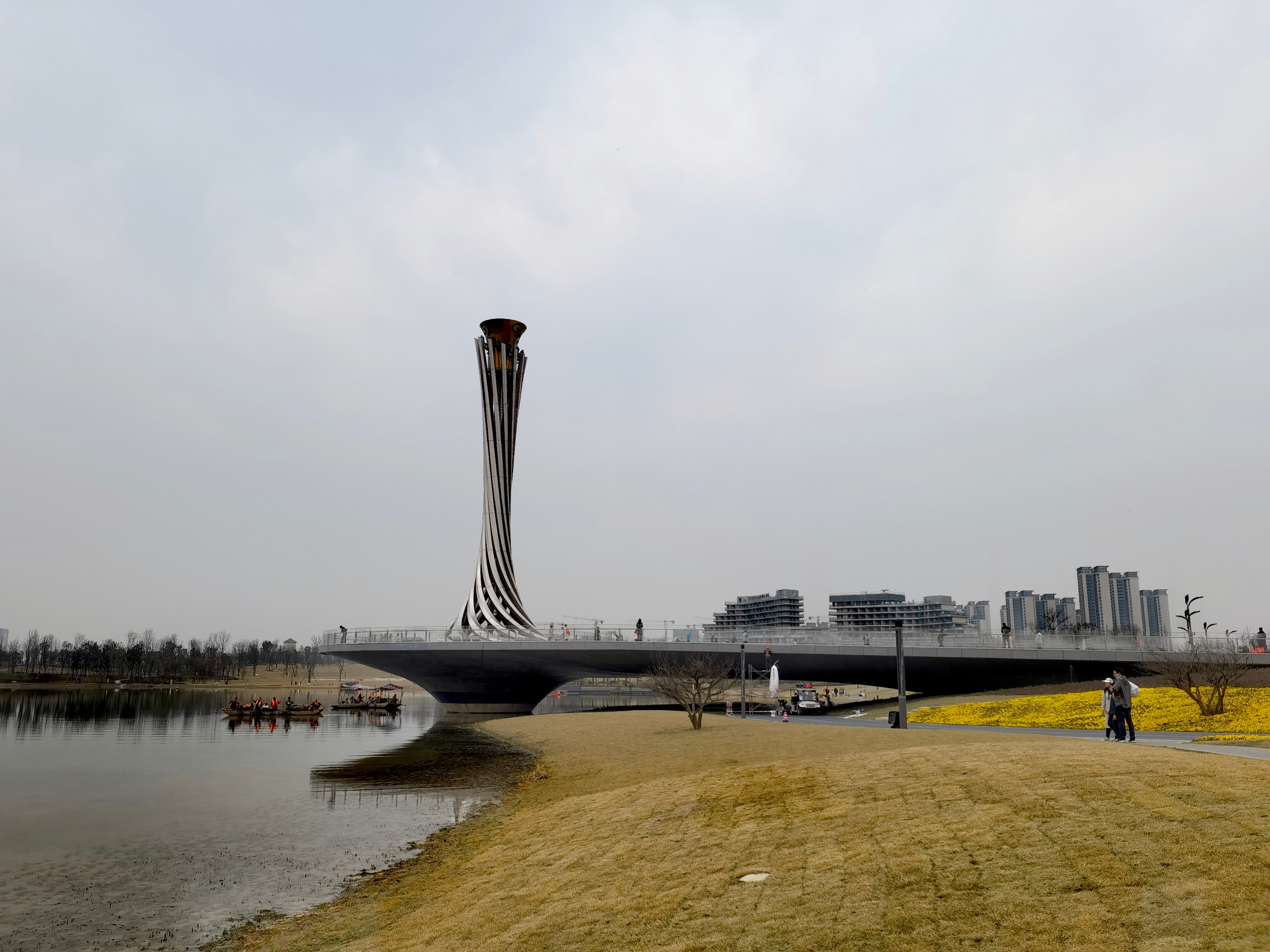 老君山|31届“大运会”开幕在即，东安湖体育公园景色如画，打卡游人如织