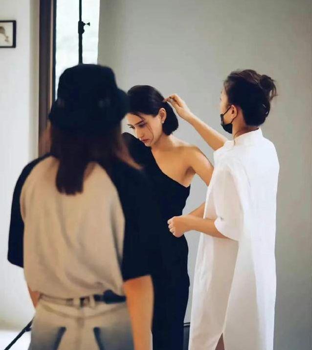 何超莲|父凭子贵！何超莲怀孕4个月，小腹隆起孕态十足，窦骁成功借子上位