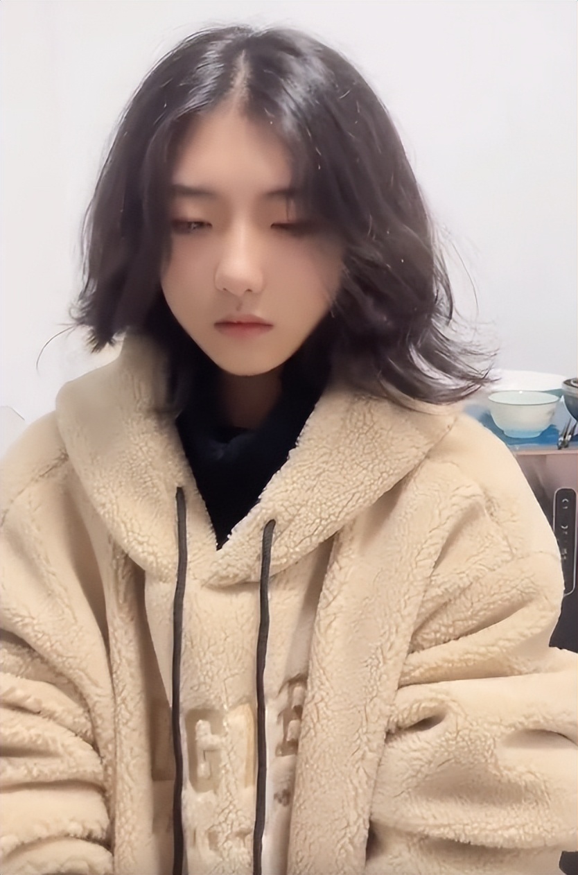 身份证|“全网最美男孩”杰尼辉:比女生还美是啥体验?