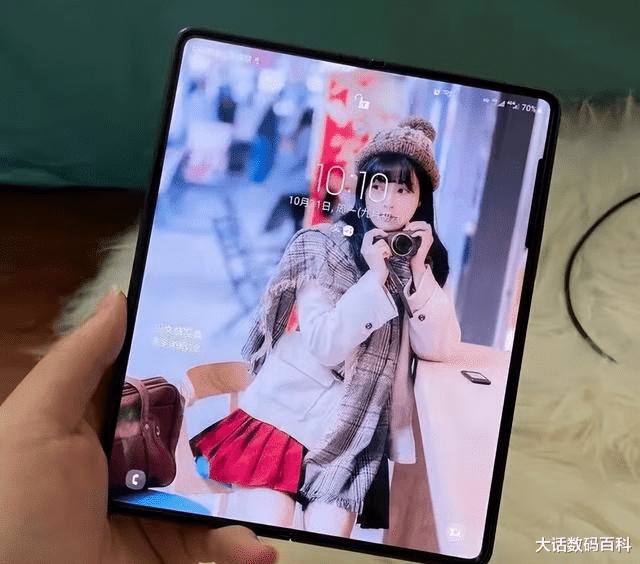 英特尔|下跌2000元的三星GalaxyZFold3，价格还是高高在上
