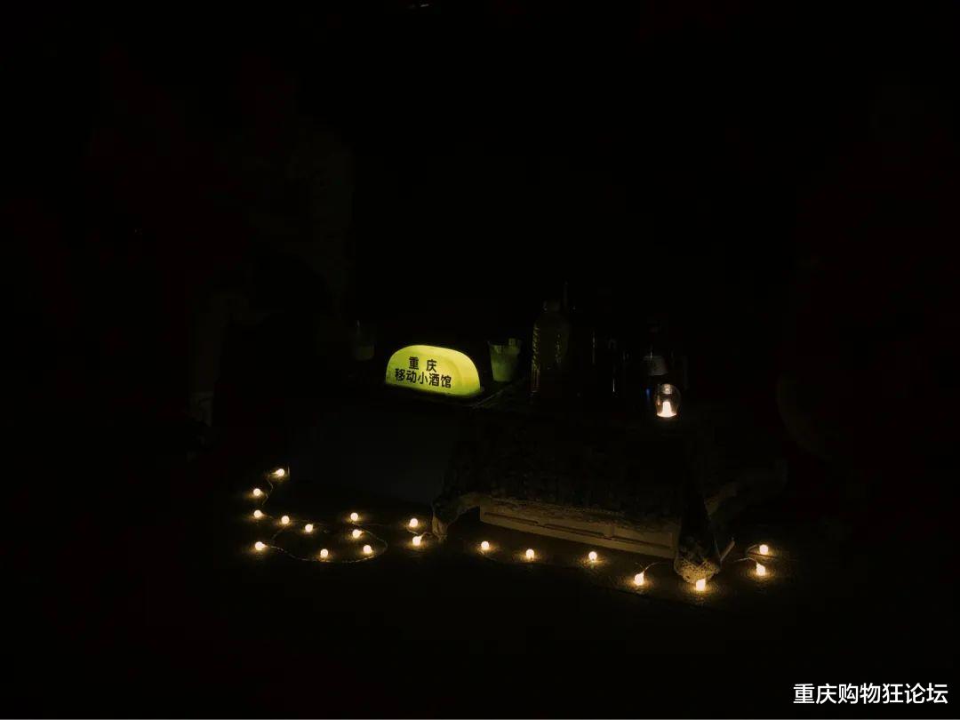 洪崖洞|洪崖洞过气大剧院崛起了？现在流行人山人海半夜看江……