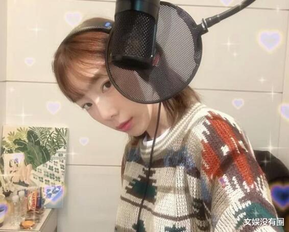 金泰妍|少女时代金泰妍晒“录音室”私照，粉丝：要发新歌了？