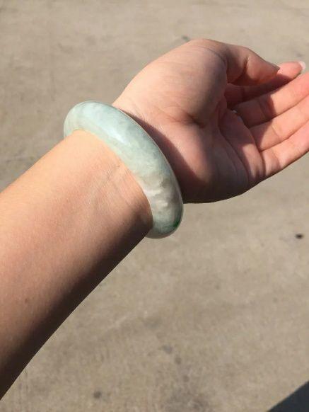 水头好vs水头差的翡翠,市场价值相差甚远,该如何界定才好?