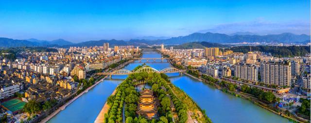 带鱼|浙江一男子火了，成功将老婆和女儿发展成了钓友，网友：没安好心