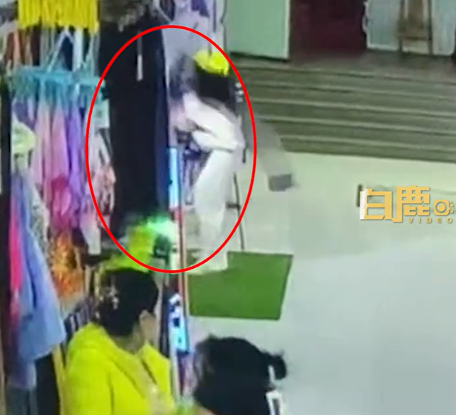 高马尾 女子卸甲时手被剪破，提醒店员反遭辱骂，当事人：最后指甲没给我卸，伤也是我自己处理的