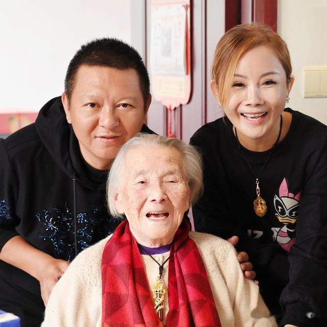 打麻将|突传噩耗!110岁“网红奶奶”俞秀莲感染新冠离世,晚年仍打麻将