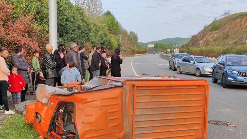 浙江衢州，一对工人夫妻开车回家时撞倒老汉，一次性赔偿21.5万