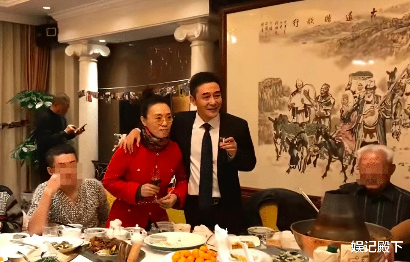 吴琼|六十岁吴琼老到认不出,脸颊凹陷皱纹横生,模样似枯瘦老人!