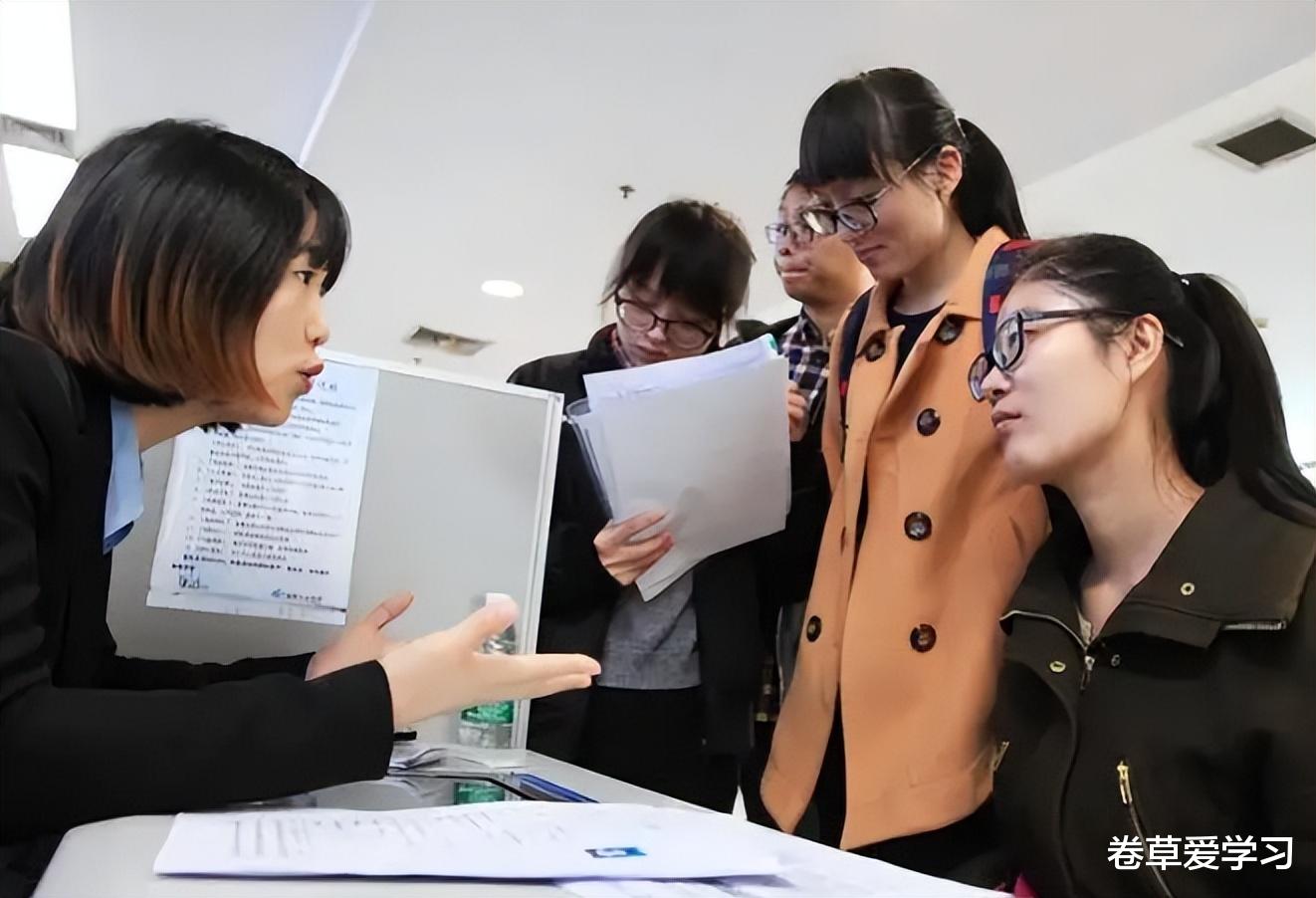 hr|“没学历去找人包养”，企业HR言论引争议，吐槽毕业生开不起玩笑