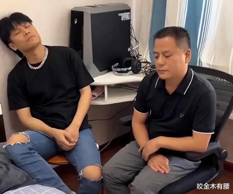 演唱会|频频拿老爹黑料开涮，杨家两兄弟的这场公关，我实在打不出及格分