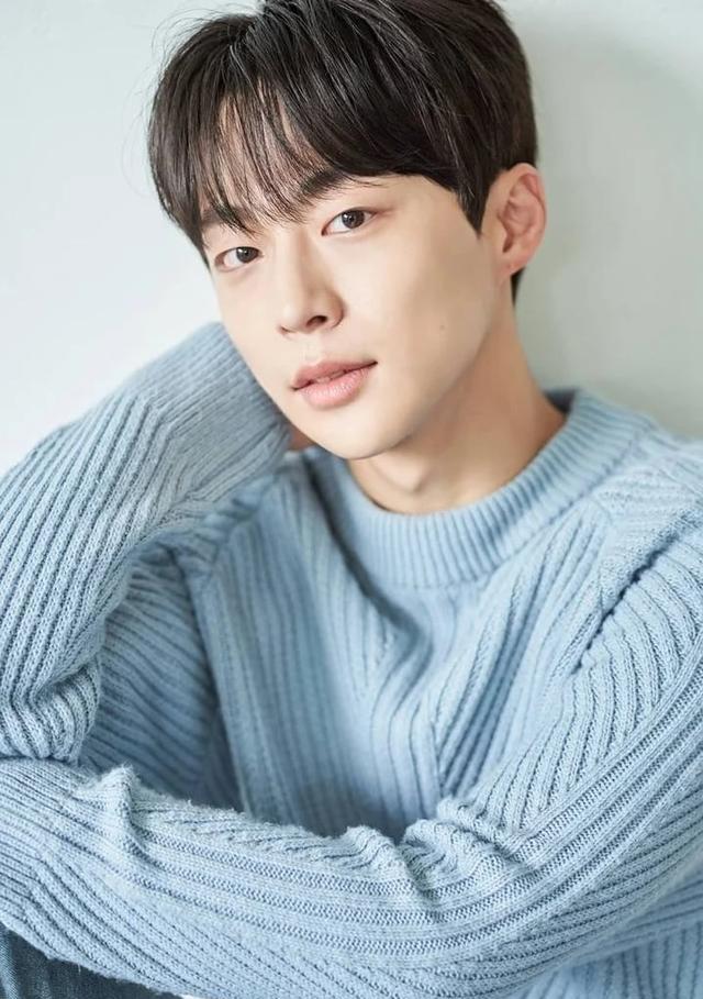 徐玄振|神似多位男神！裴仁赫是身高180的高学历美男，曾与徐玄振合作过