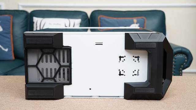 索尼|特效拉满，打造一台能在4K分辨率下畅玩老头环的黑白配色主机