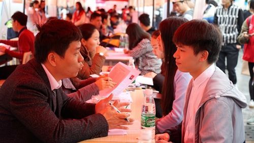 西装|大学生求职个人简历上什么最“值钱”，学生会经历不值一提，收藏