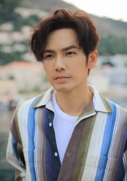 男神|根本没有不老男神！钟汉良成“发面馒头”，吴彦祖愈发靠拢苏大强