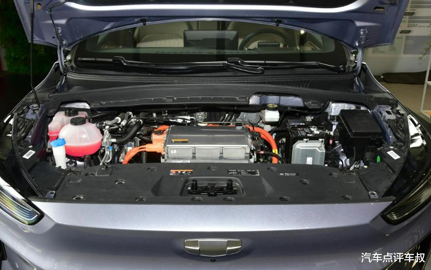 新能源|当新秀遇到黑马，哪吒U Pro对比几何C，谁更适合年轻人？