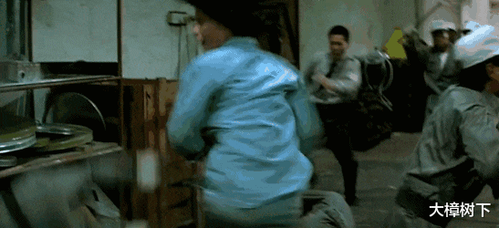 李赛凤|“最美警花”李赛凤：15岁出道，20岁爱上36岁大叔，嫁豪门被传出轨干儿子