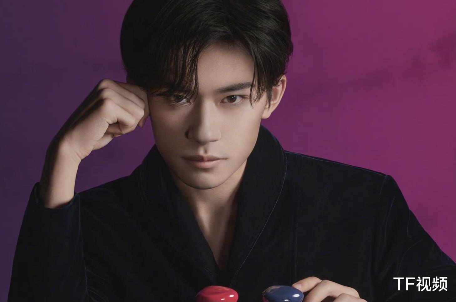 演唱会|易烊千玺疑似要开演唱会了？时间定在12月，粉丝调侃“瓜又来了”