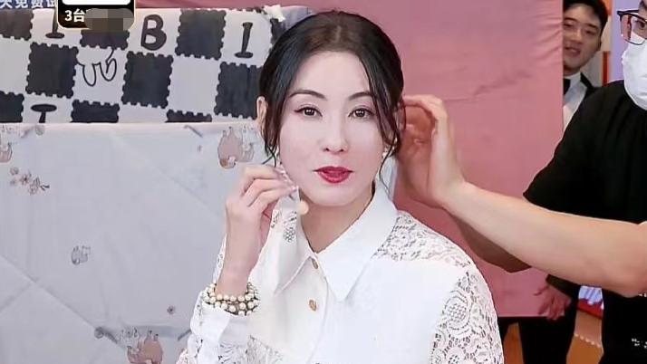 张柏芝|知情人曝42岁张柏芝怀四胎，小腹隆起被指有孕相，多次称想要女儿