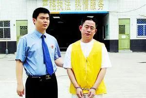 2005年,“中原第一黑老大”宋留根被执行死刑前,突然狂笑不止