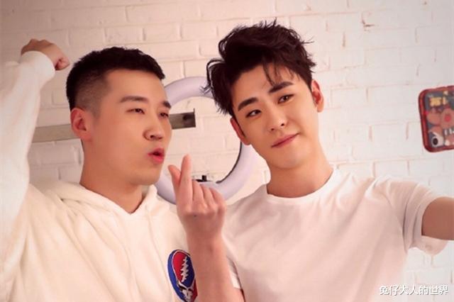 杨九郎|德云社杨九郎现身郑州，一身古装打扮引发热议，九郎眼睛没那么小