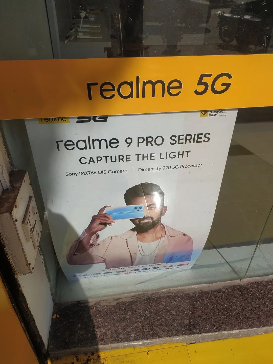 小米科技|Redmi联手梅赛德斯-AMG F1车队；小米MIX5或首发150W快充