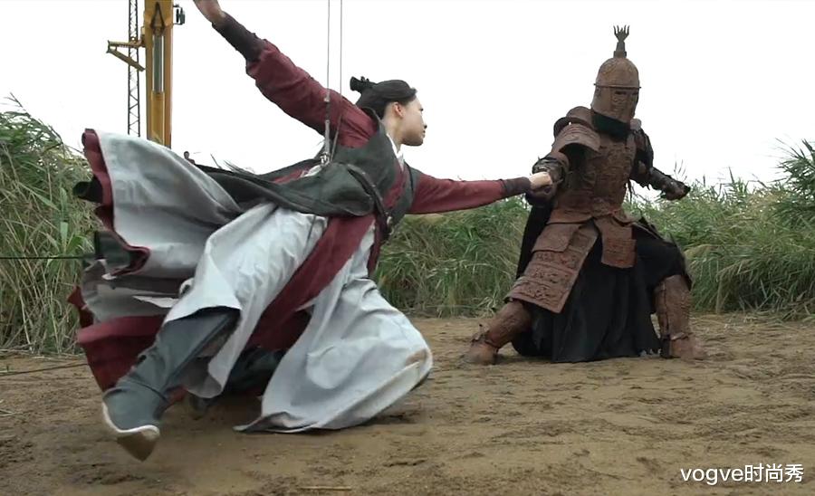 舒羞|雪中悍刀行幕后：呵呵姑娘的熊猫是“摇摇车”，金甲和舒羞牵手