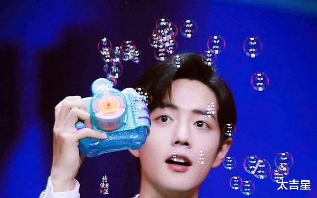 尹浩宇|网友：韩国舞台真屌，放内娱得被骂死。这4位明星舞台事故算个啥