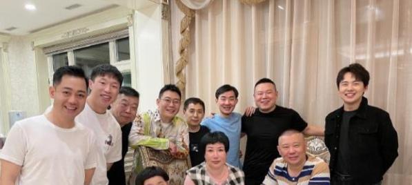 郭麒麟|郭麒麟在演出的后台见到曹云金，打招呼只用两个字，情商真高