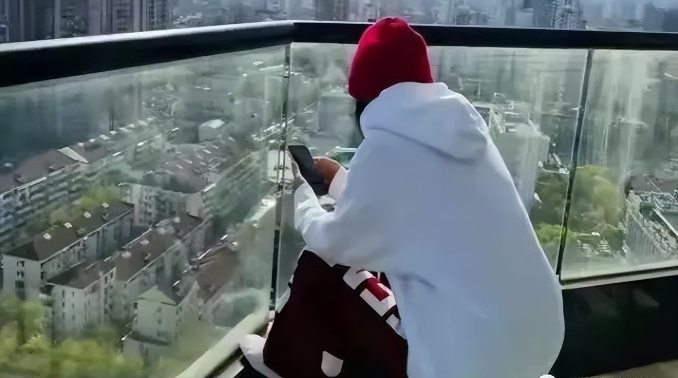 吴宣仪|上海核酸暴露的明星豪宅：刘嘉玲16万一平，这对夫妻的院子似公园