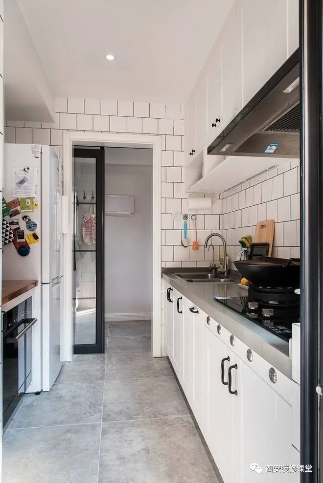 大砖通铺厨房,空间更有延伸感