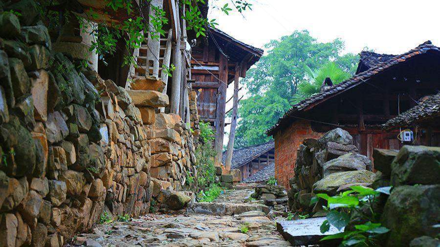 吕洞宾|黔西南最值得去的5个景点，有童话水上城堡，还有600年的古寨