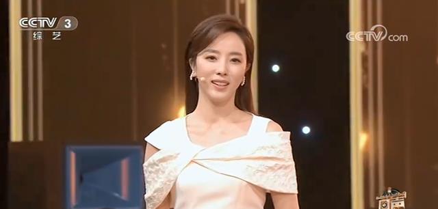 李思思|李思思：“消失”半年终返岗，正式回归综艺频道主持《回声嘹亮》