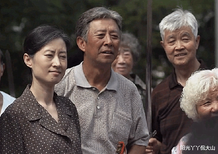 安杰|父母爱情：葛美霞嫁给王政委，被批没骨气！骨气能当饭吃吗？