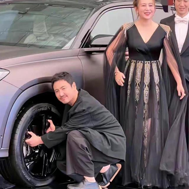 电影|电影之夜红毯,王一博全程不看周冬雨,沈腾搞笑,张天爱显头大