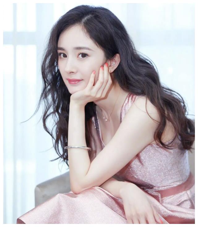 身材“配不上”脸的8位女星，个个貌若天仙，身材却一言难尽