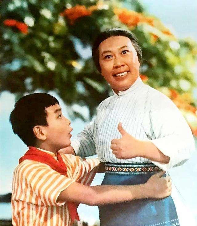 京剧|有人说京剧演员高玉倩在《红灯记》中“李奶奶”开大嗓青衣先河