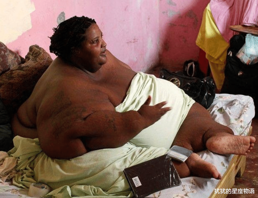 700斤重的女子穿不了衣服，20年间从未出过门，坦言： 幸亏生的都是女儿！