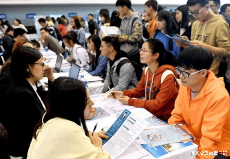 蓝洞|老母亲的犀利吐槽：毕业三个月，我发现我儿子成了传说中的赔钱货