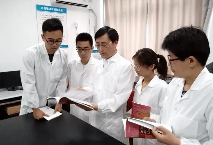 伊隆·马斯克|读研以后才知道,研究生导师跟本科阶段差别很大,相处时别太天真