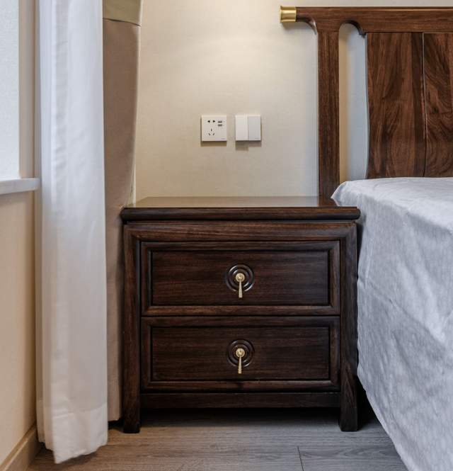 将三居室,爆改成父母钟爱的一居室,处处彰显中式的美