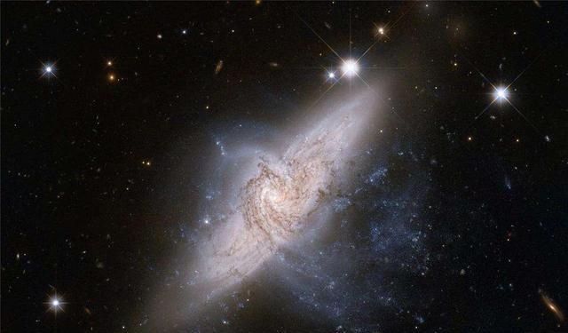 距地110亿光年处,“宇宙战争”遗迹被发现?创痕直径达1.7万光年