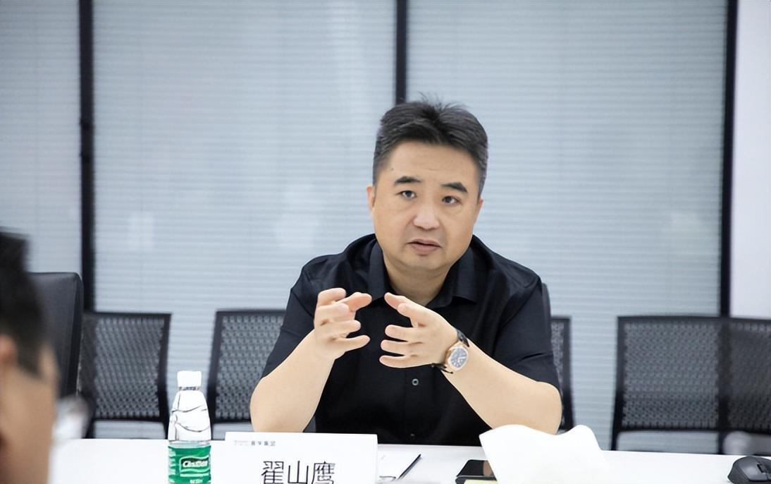 中国“反诈大师”翟山鹰:骗20亿后成功跑路,骗完再羞辱粉丝