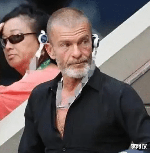 章子怡|章子怡当年幸好没有嫁给他!外籍富豪前男友近照曝光,太过触目惊心