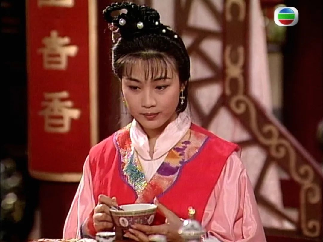 逃学威龙2|《逃学威龙2》的最美女交警，就是94《射雕英雄传》的瑛姑