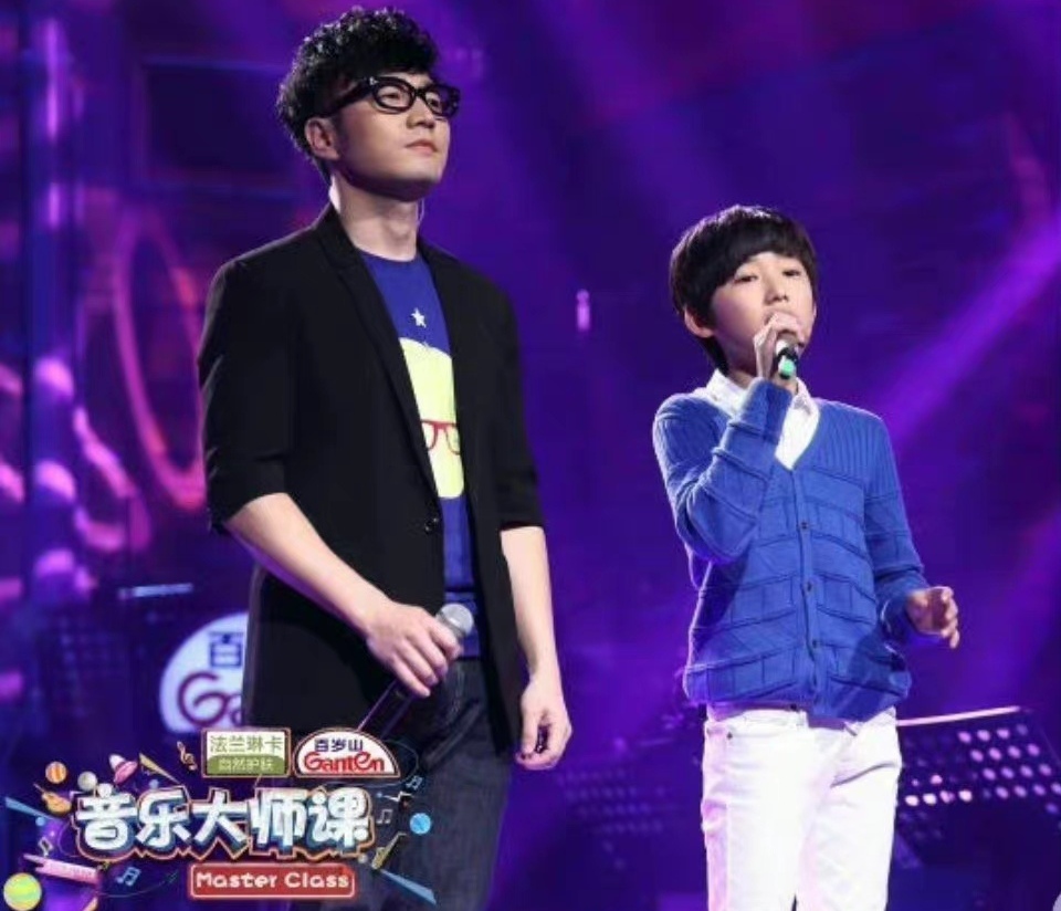 宋亚轩|宋亚轩被王铮亮“蹭”到了，再就业男团确实有点东西哈