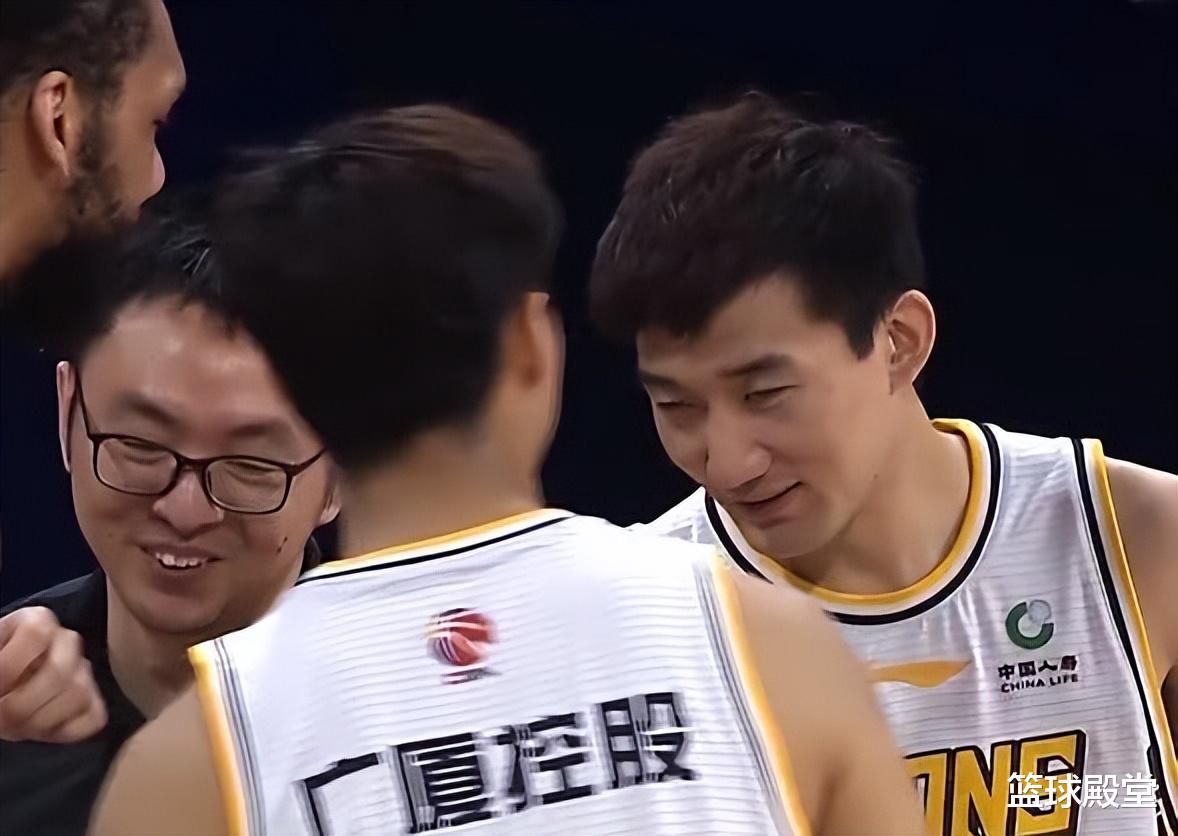 广厦|辽宁完虐广厦!双星+莫兰德制霸全场,金金精准,孙铭徽很无奈