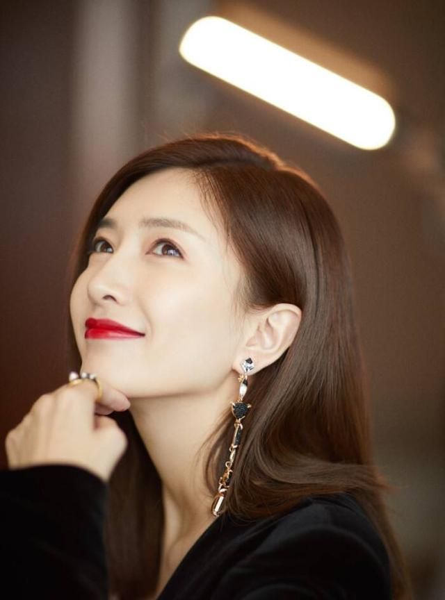 王晓晨|王晓晨：全班除自己都火了, 本来以为是玩笑, 看到合照才知道原来是真的！