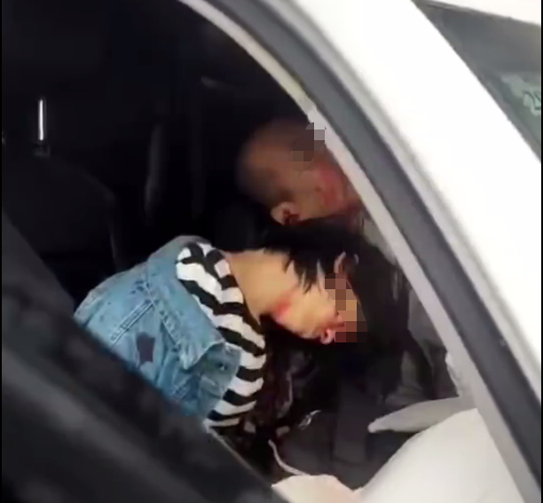 台州一特斯拉现严重车祸 路口连撞多车!