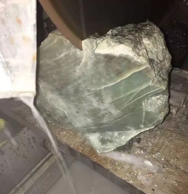 |瑕疵,买和田玉时“还价”的筹码?